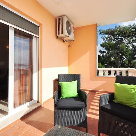 Apartment Luxury Cream Каштела Экстерьер фото